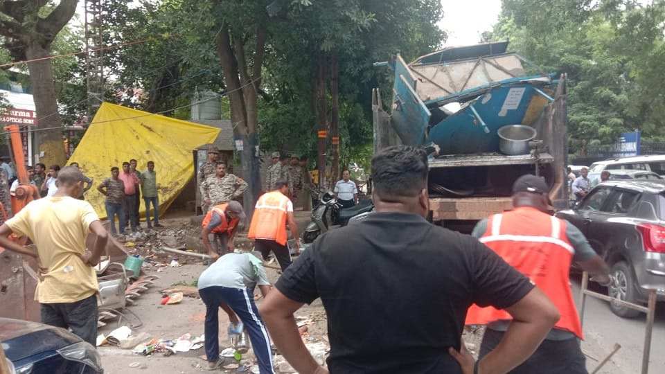 Municipal Corporation launched anti-encroachment drive in agra