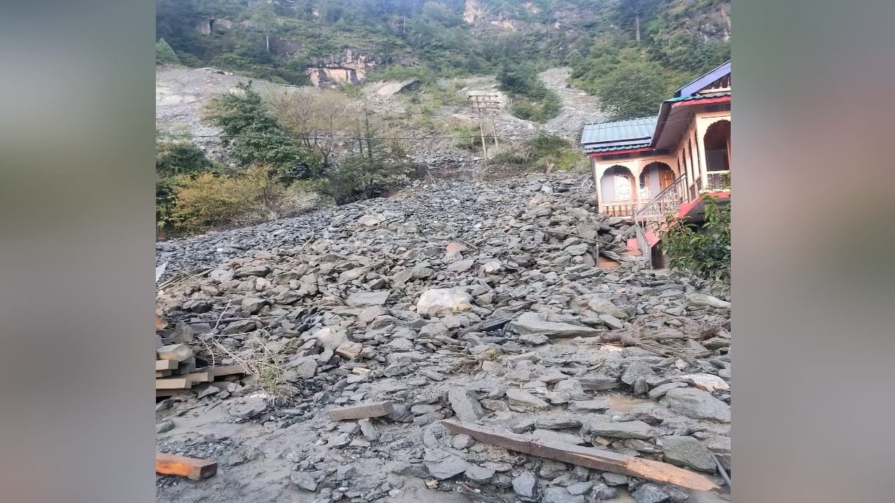 टनल रिसाव से हुआ नुकसान।