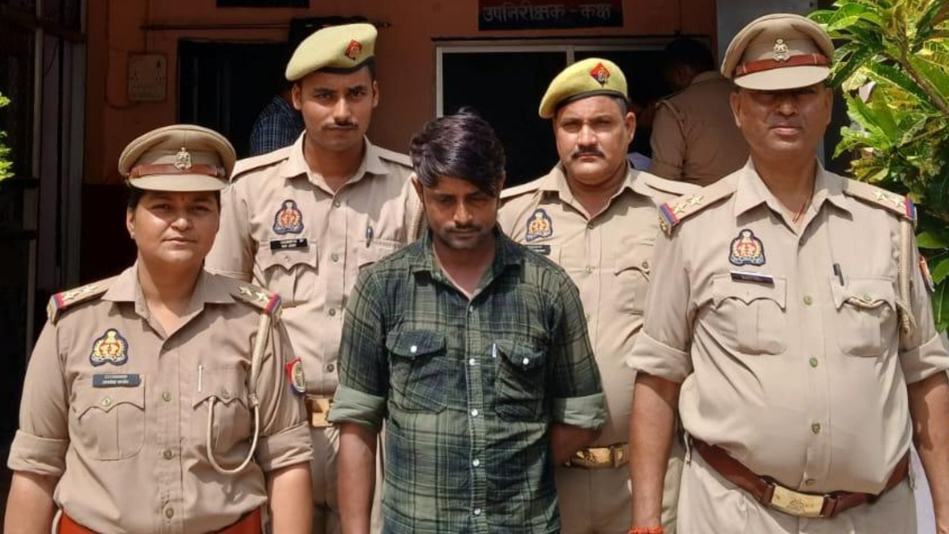 पुलिस की गिरफ्त में गैंगस्टर रब्बानी।