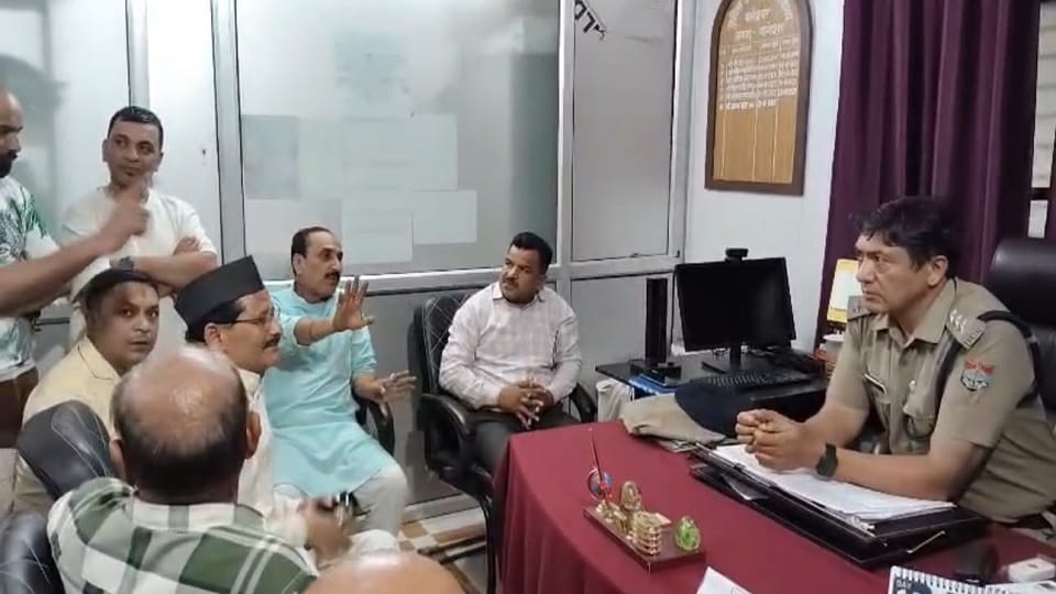 Traders outraged over assault on Chemist Association President; gherao the CO's office