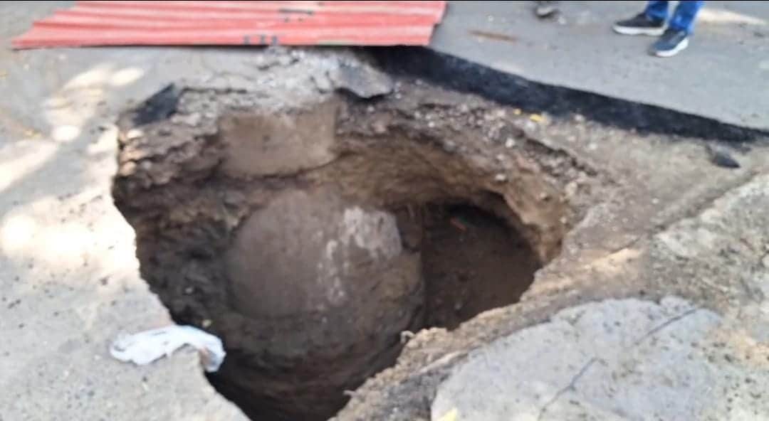 Indore: Road caves in on Padarinath Marg; ten-foot-deep crater formed.