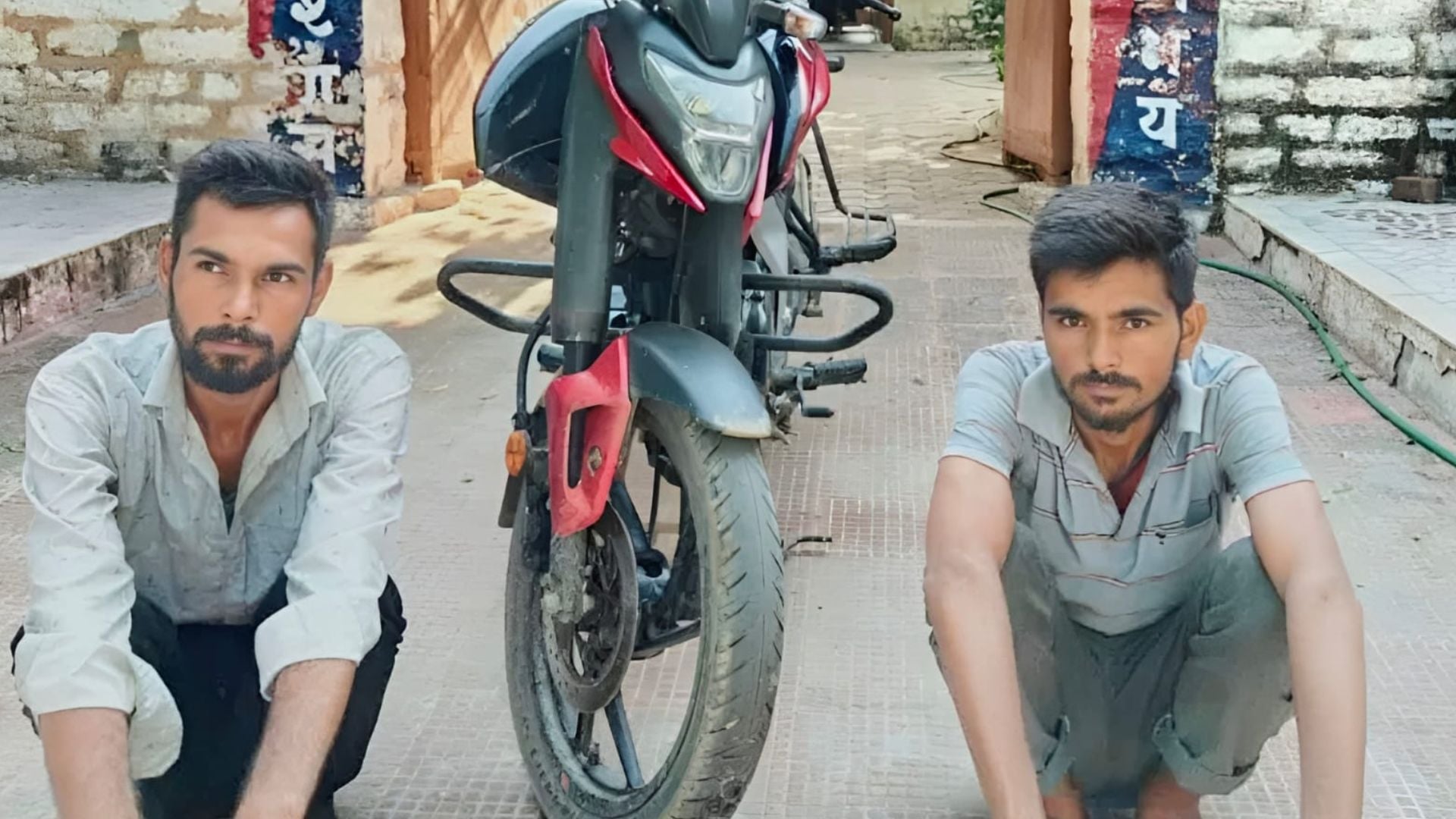 सावर थाना पुलिस द्वारा गिरफ्तार नथ लूट के आरोपी