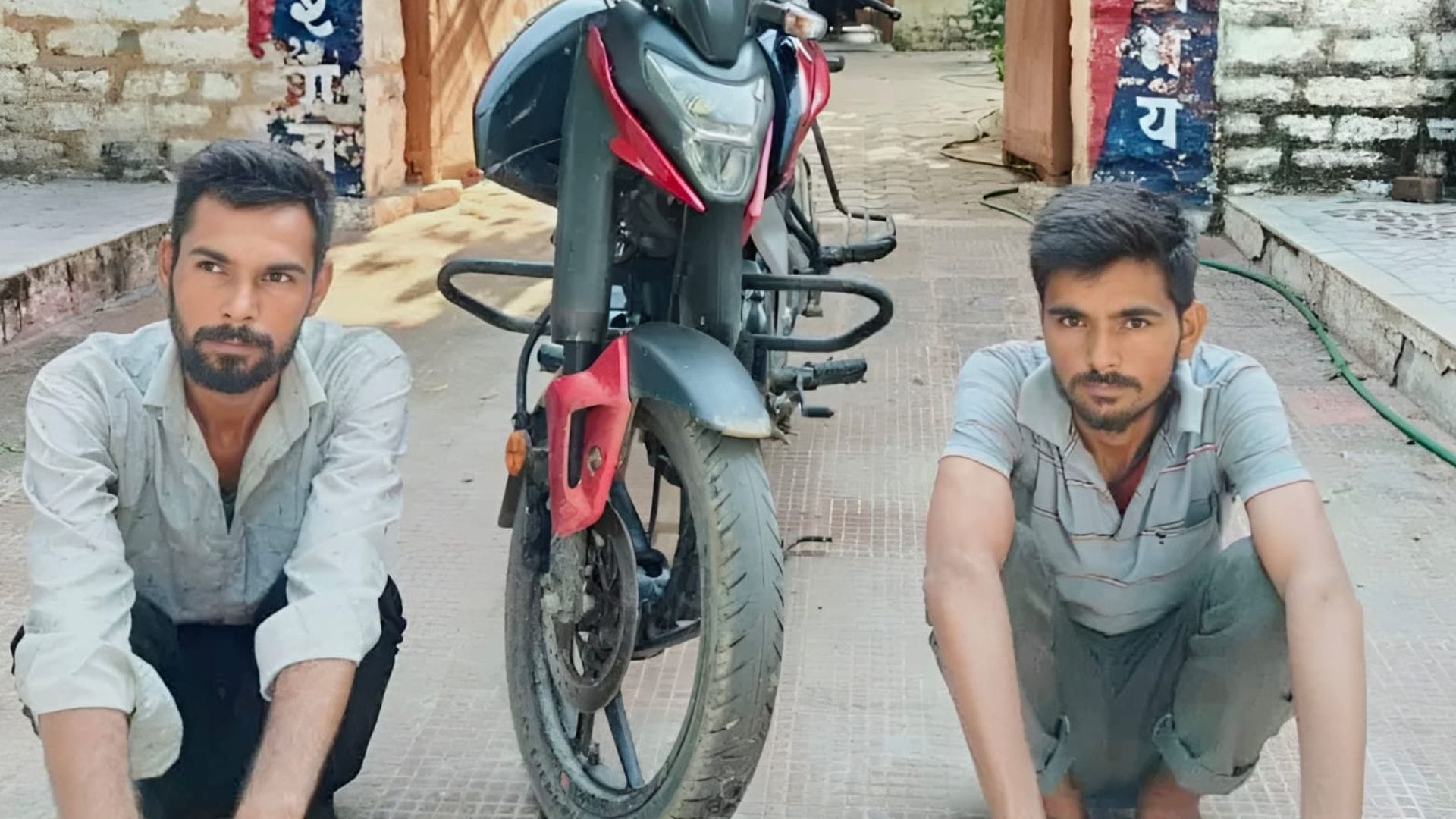 सावर थाना पुलिस द्वारा गिरफ्तार नथ लूट के आरोपी