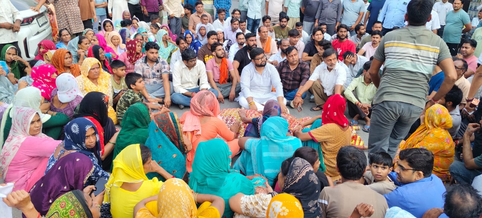 Woman dies after hit by pickup truck police register case against 50 unidentified persons