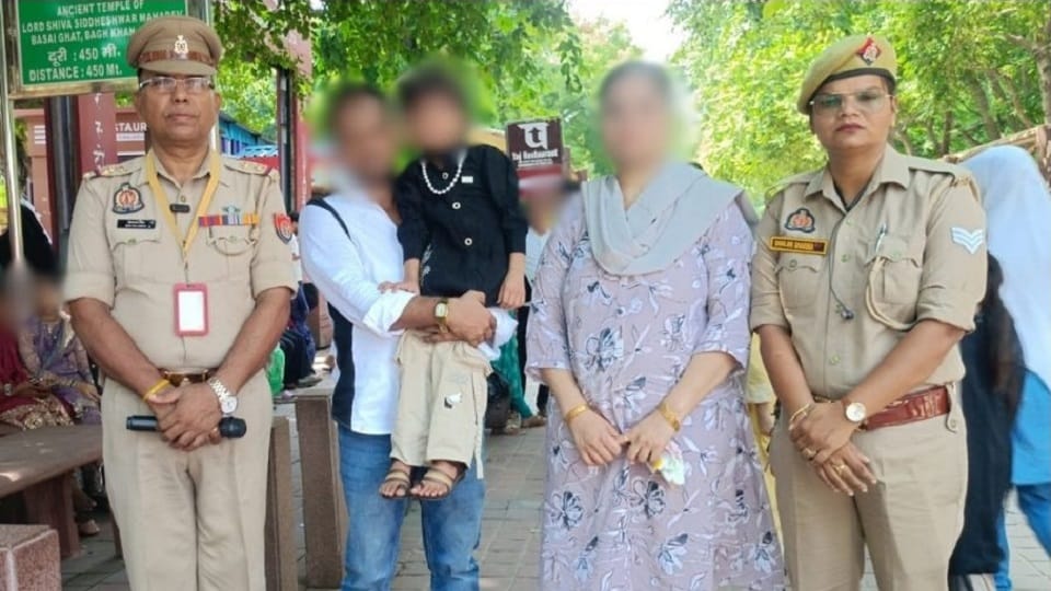 4-Year-Old Girl Gets Separated from Family at Taj Mahal
