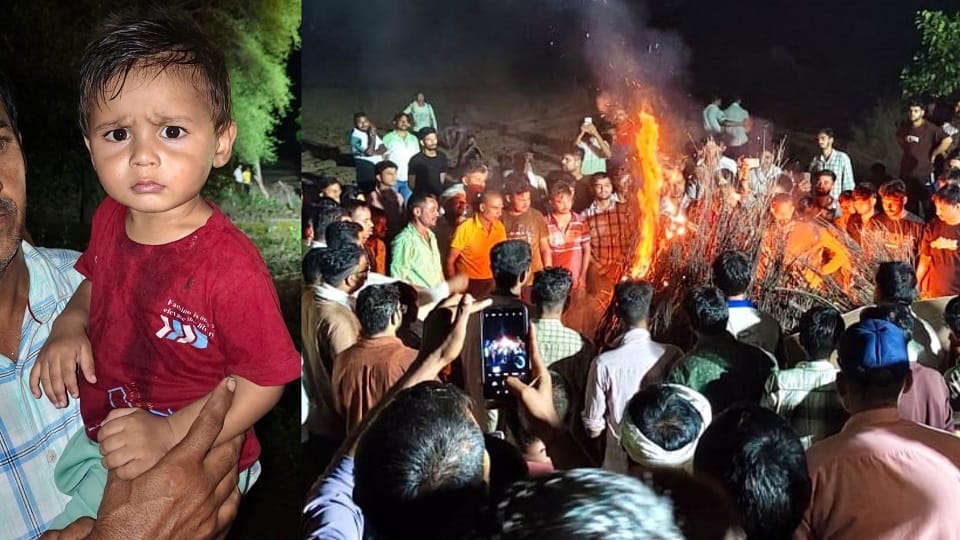 Huge crowd gathers to bid final farewell to army soldier two-year-old son performs last rites