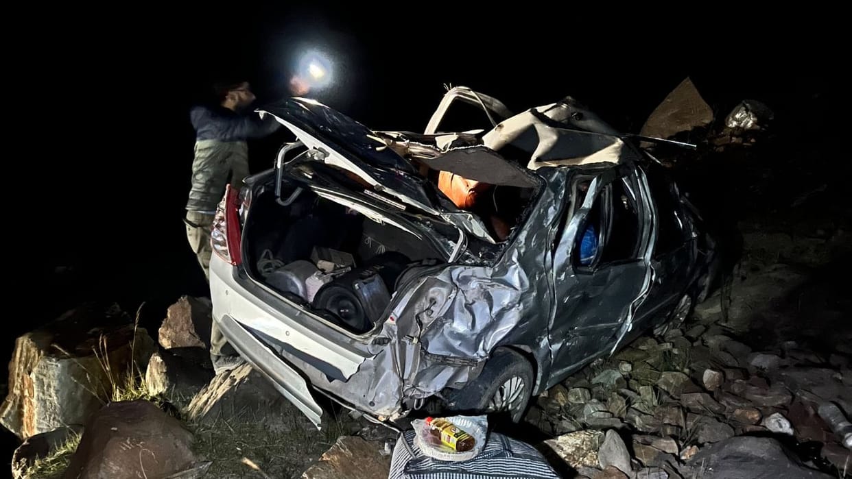 sissu lahaul car accident two dead three injured manali leh highway
