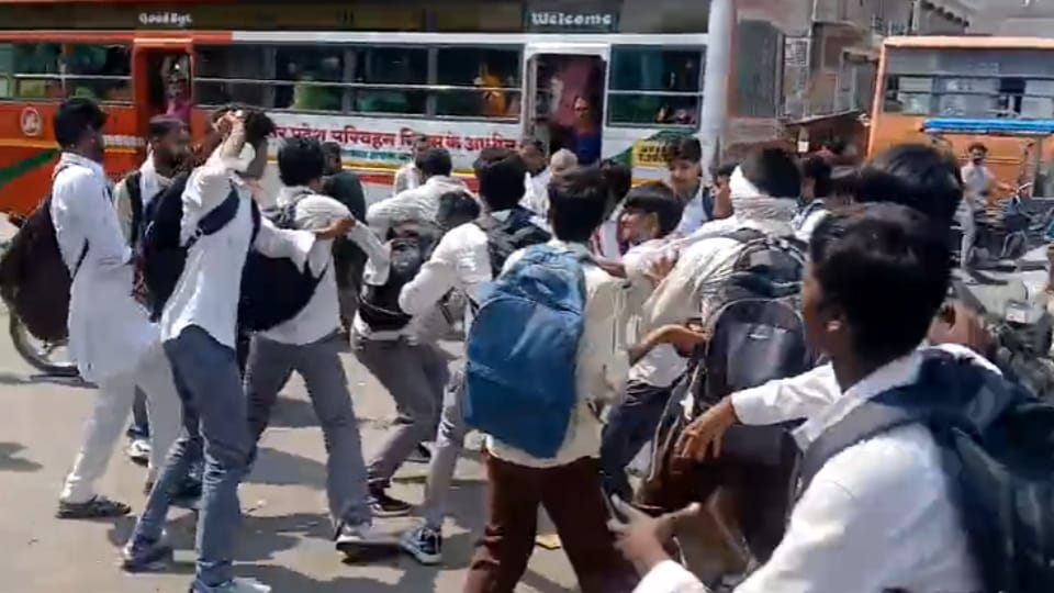 Clash Between Two Groups of School Students in Shamli, Belts and Fists Used in Fight