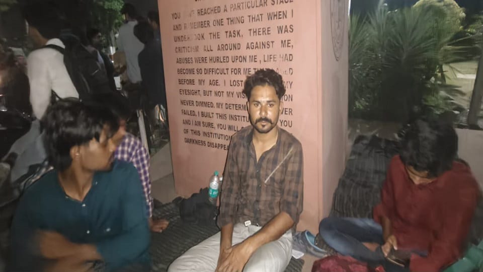 AMU Suspended Student Yasir Fahad Sits on Dharna Demands Union Election