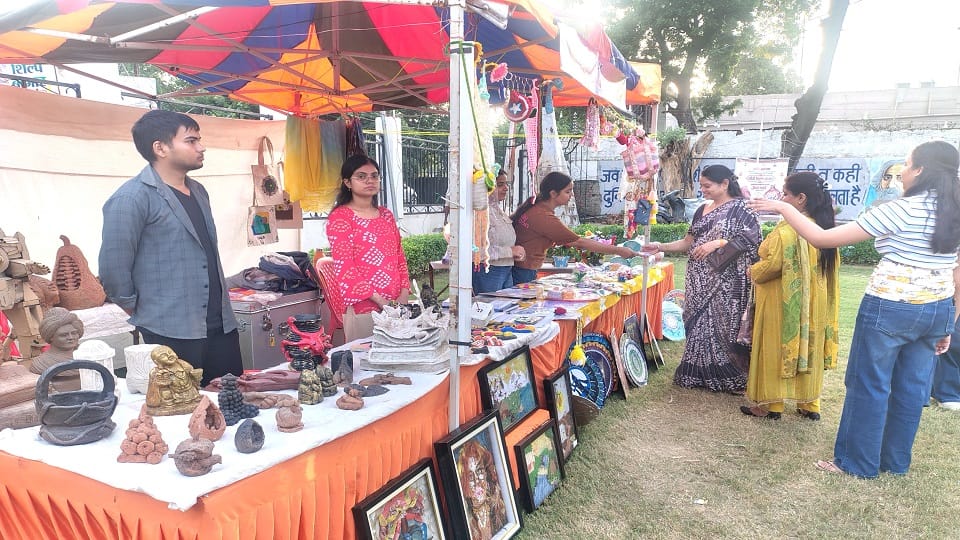 Agra Gandhi Craft Fair Showcases Unique Handicrafts from Across India