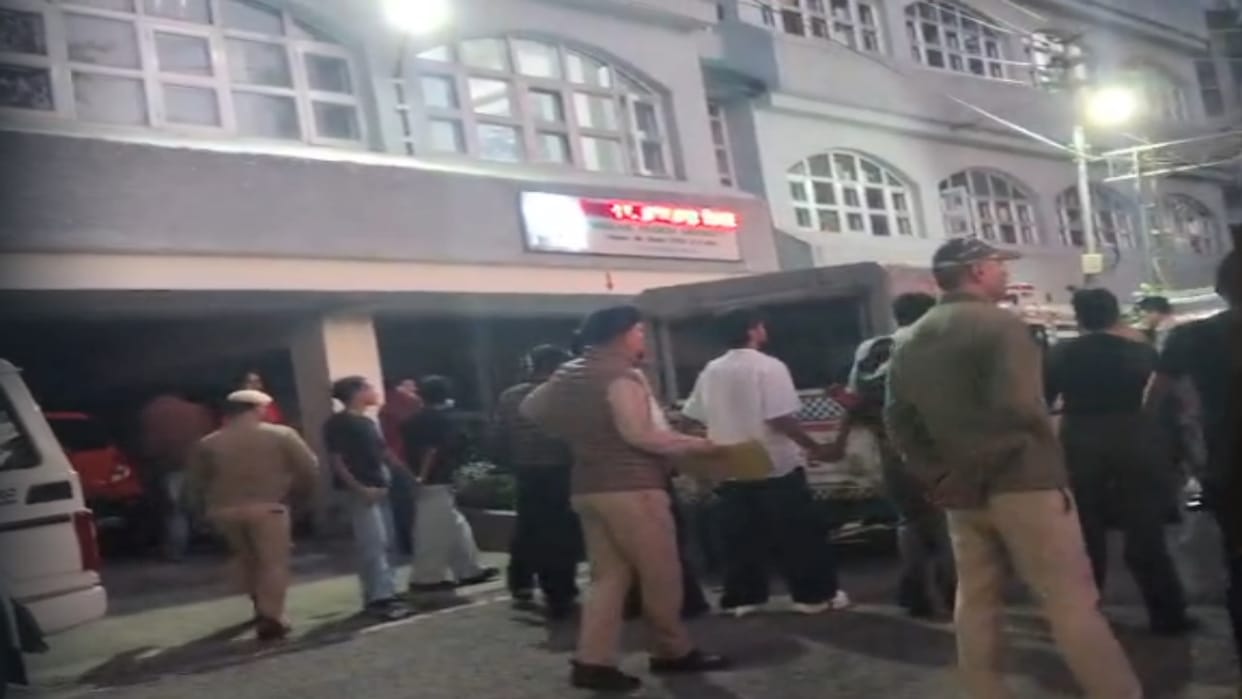 HPU Shimla: Students entered the ViceChancellor's office armed with sickles; police detained seven students.