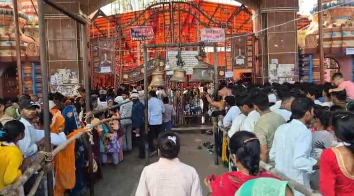 Farrukhabad Budhwa Mangal celebrated with great fervor at Neebkarori Dham crowd of devotees throng for darshan