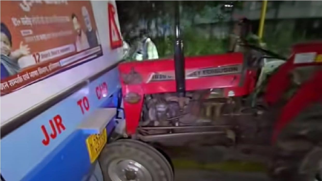 Collision between Roadways bus and tractor in Karnal: Bus stopped on the highway to let passengers off