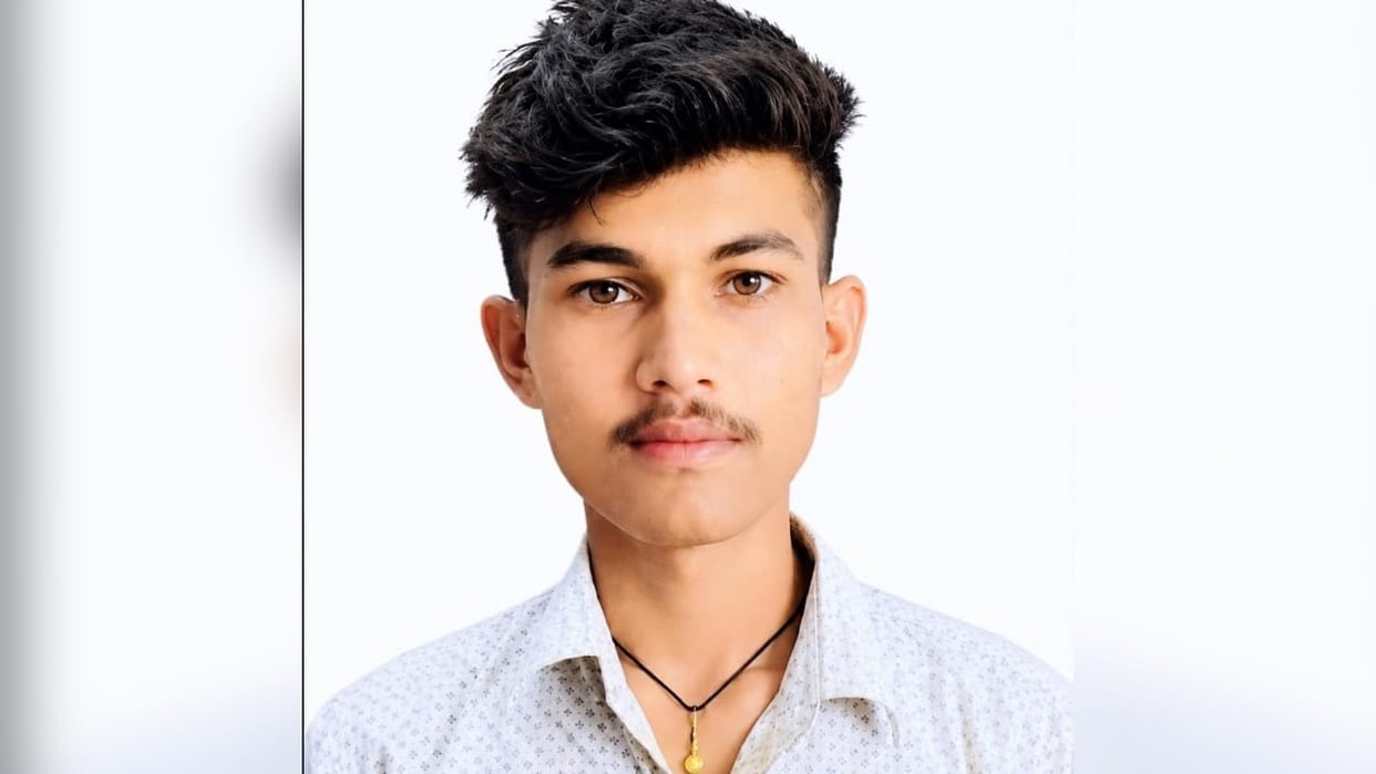 Young man dead body found hanging from a tree girlfriend father and brother accused of murder in Bareilly