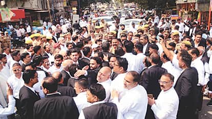 मेरठ कचहरी में वकील व पुलिस