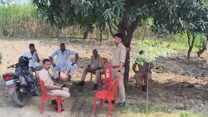 Bijnor: Members of the Hindu Raksha Dal arrived at a mosque in Bankhala village to recite the Hanuman Chalisa;