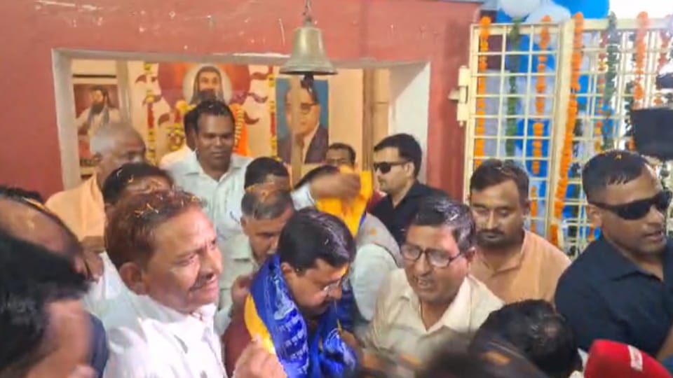UP: Nitin Nabin and Pankaj Chaudhary Offer Prayers at Ravidas Temple, Have Meal at BJP Worker’s Home