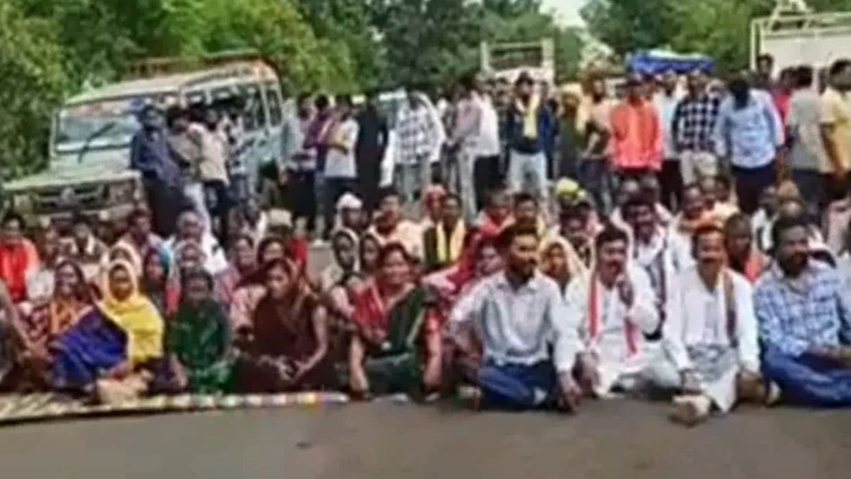 Anuppur: Congress Protest Over Pending Demands, Shahdol-Amarkantak Road Blocked; Tourists Stranded