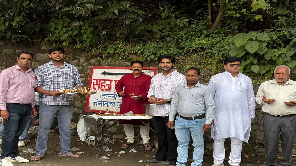 Devotees thronged the grand community feast at Sahaj Param Dham