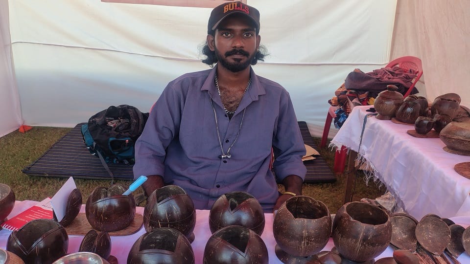 नारियल के खोल से अनूठी सजावट