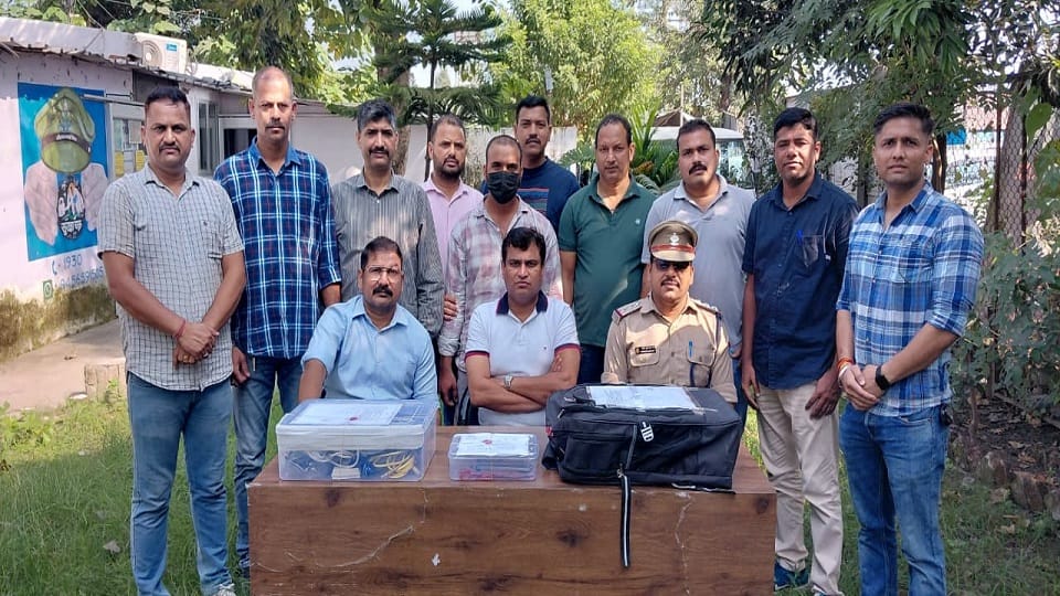 Accused of converting foreign cyber calls into Indian numbers, police arrested Kadir from Bazpur