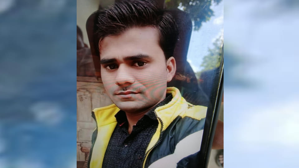 Cosmetic shop owner murdered by having his throat slit; head found 15 feet away