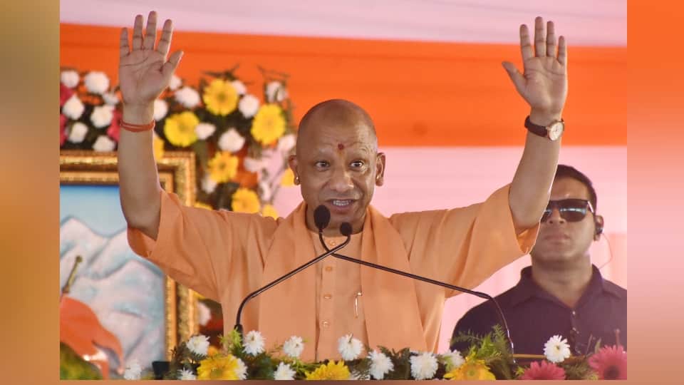UP: CM Yogi Adityanath said in Meerut - Bajrangi devotees will answer to Babar's followers, they hate Ram.