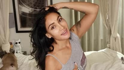 Sofiya hayat u turn after trolling salman khan on taking stand against trollers and paparazzi