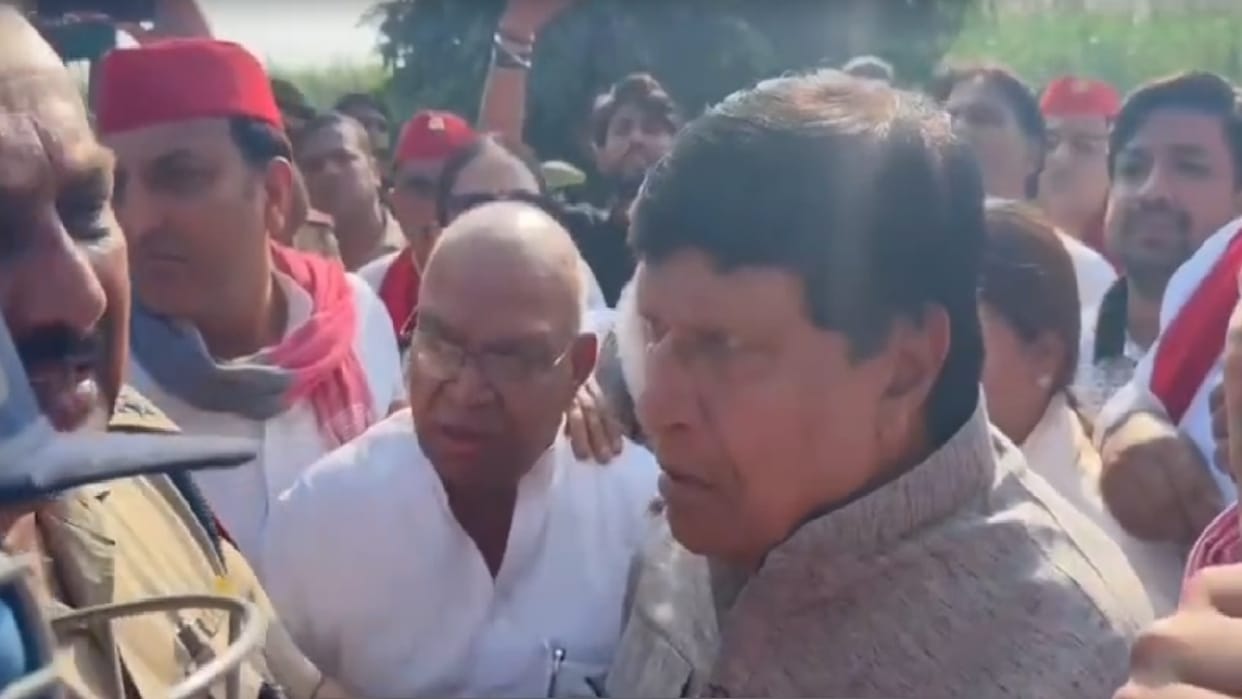 Police stopped SP MP Ramjilal Suman in Hapur