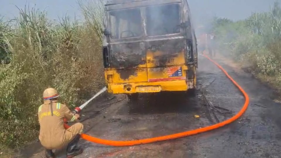 School Bus Catches Fire Due to Short Circuit in Baghpat, Five Children Safely Evacuated