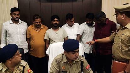 आरोपियों की जानकारी देती पुलिस।