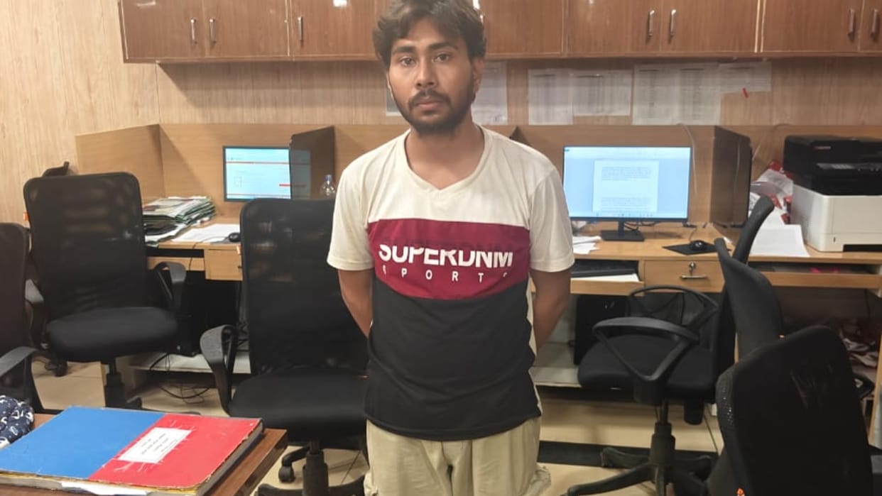 Guard stole rs 12 lakh from elderly doctor's account; cyber crime police nabbed him