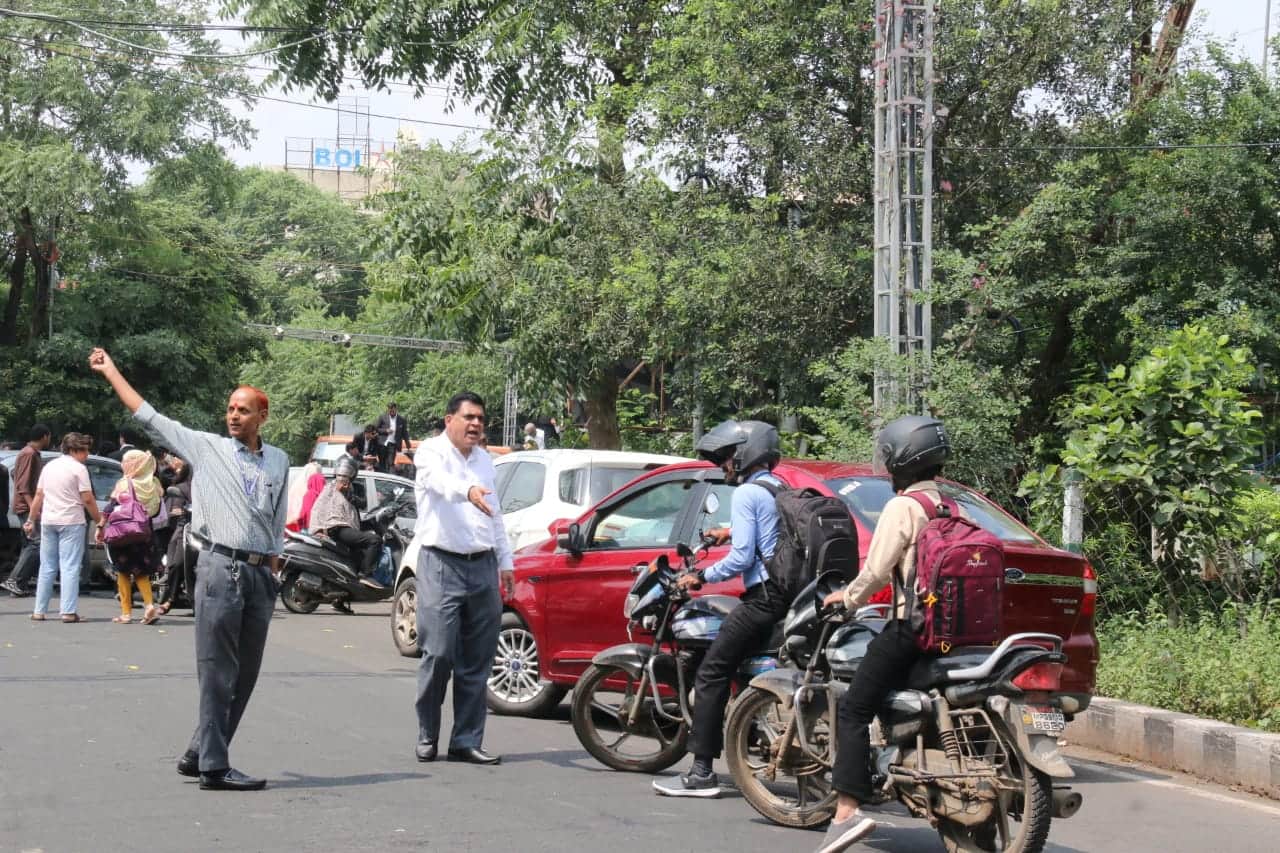 bhopal jahangirabad police station lawyer assault three policemen suspended