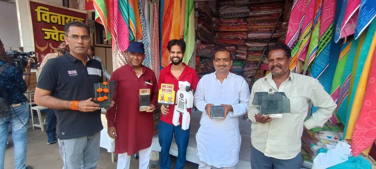 'No-UPI Day' in MP: Scanners covered with black cloth in Bhopal; traders demand withdrawal of the October 15 M