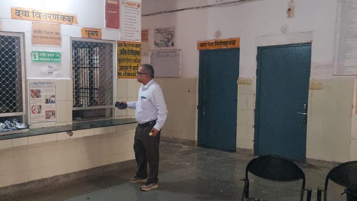 Lalitpur: CMO makes surprise visit to CHC Birdha; no staff found from registration counter to OPD.