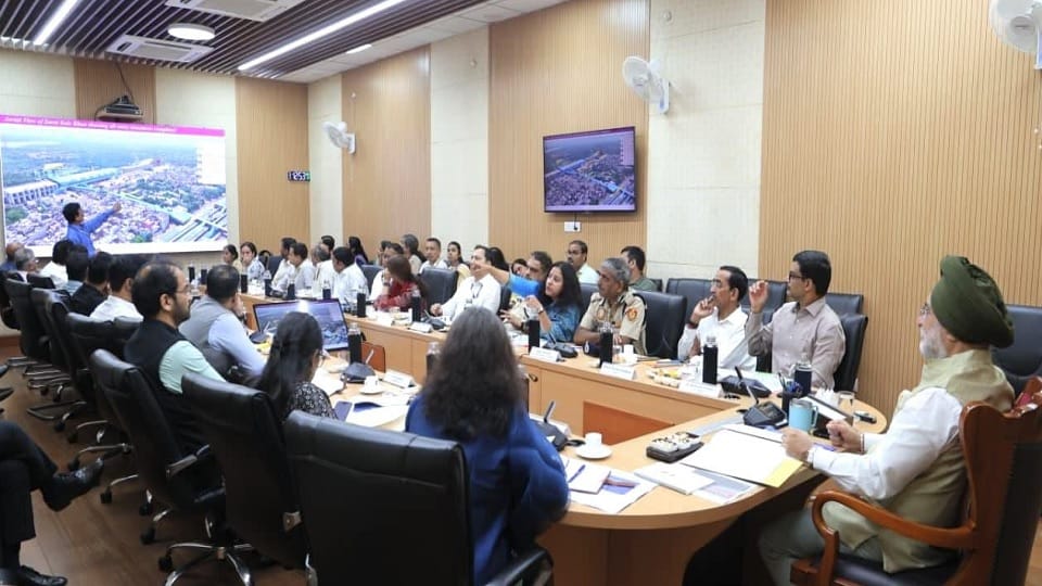 Major preparations to clear traffic jams from Delhi's roads; LG holds meeting