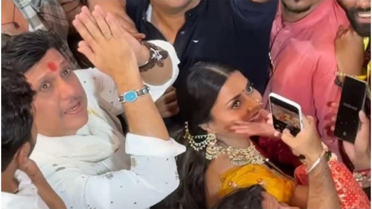 Govinda visited Lalbaugcha Raja with co-star Rani Swarnkar viral video