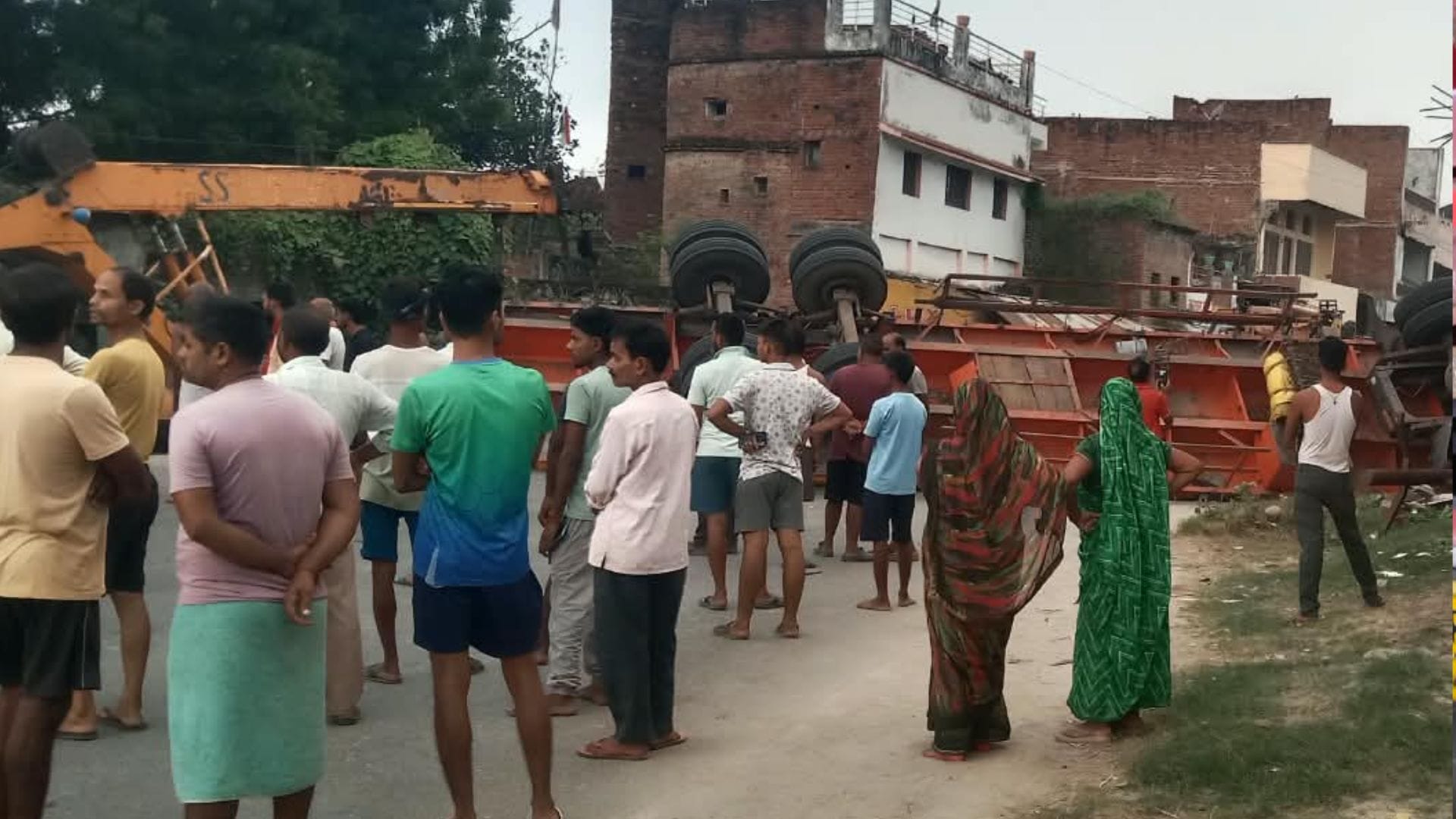 घटनास्थल पर मौजूद लोग