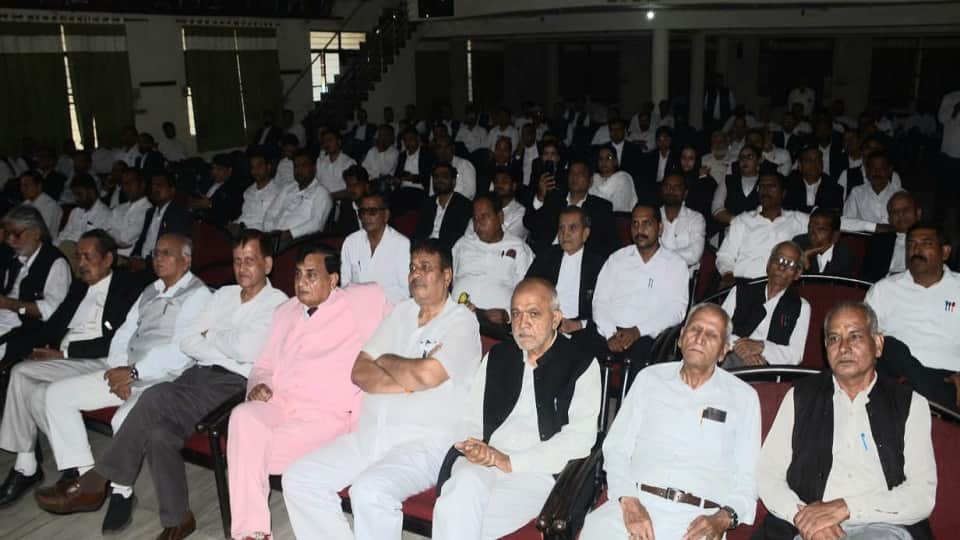 High Court Bench: Lawyers from 22 districts of Western UP to abstain from judicial work today