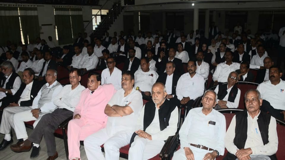 High Court Bench: Lawyers from 22 districts of Western UP to abstain from judicial work today