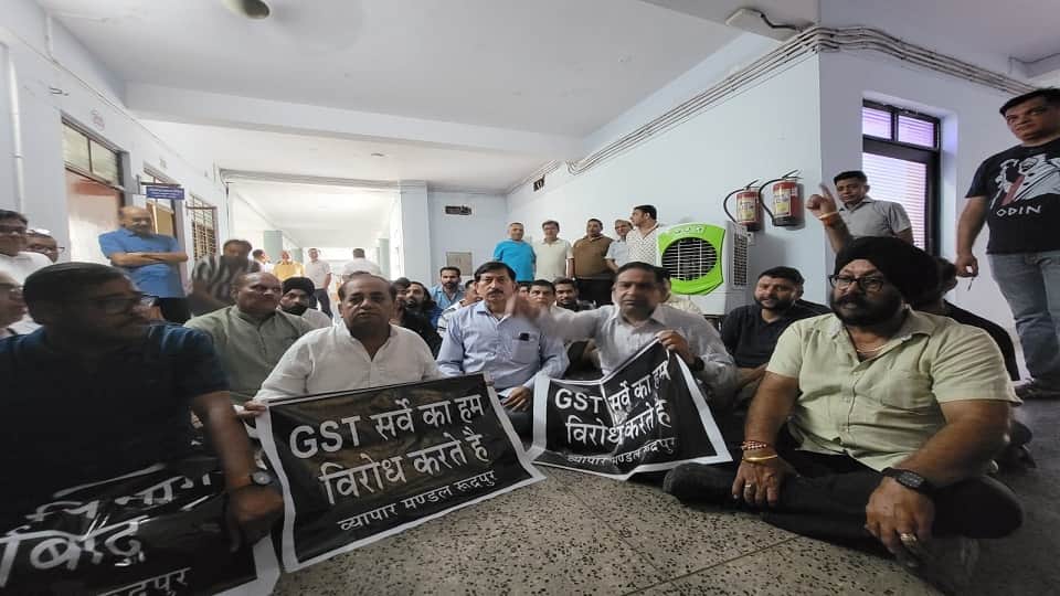 Traders protest against GST survey in rudrapur