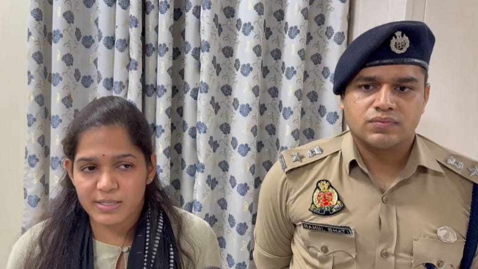 Youth dies after jumping from police vehicle in Shravasti