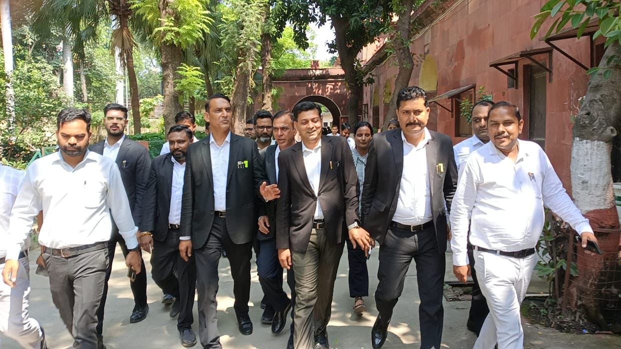 Meerut: Lawyers Continue Strike for High Court Bench in Meerut, Raise ‘No Court, No Vote’ Slogan