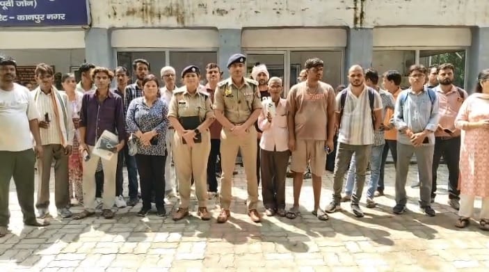 Kanpur 121 lost mobile phones worth 24 lakh recovered smiles return to the faces of the rightful owners