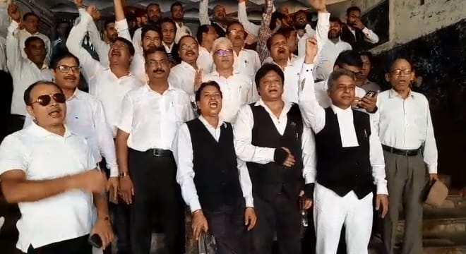 Kanpur Lawyers boycott work at the court judicial proceedings remained stalled for the second consecutive day