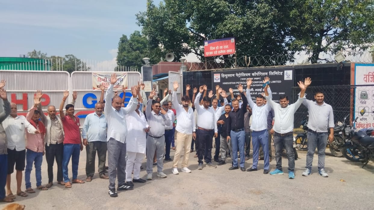 Unnao Transporters remain on strike even after 24 hours cylinder supply stalled across 32 districts