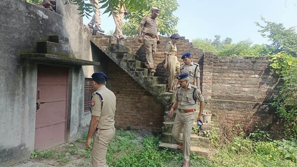 Young woman murdered and body found naked  in Kasganj