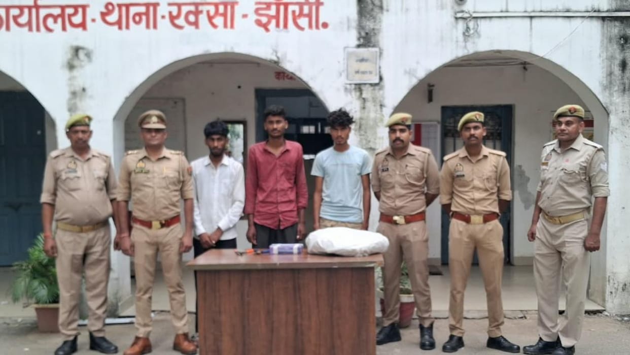 Jhansi: Three accused caught after turning to theft to buy gifts for their girlfriends.