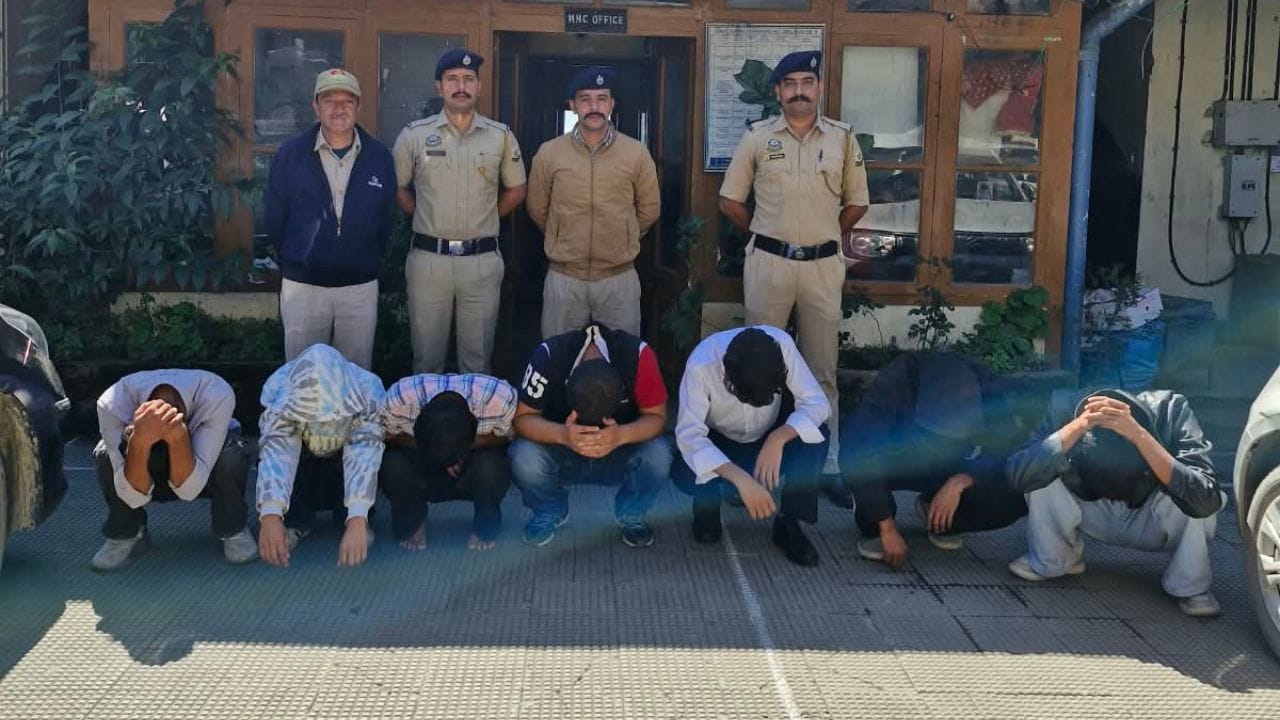 पुलिस की गिरफ्त में आरोपी।