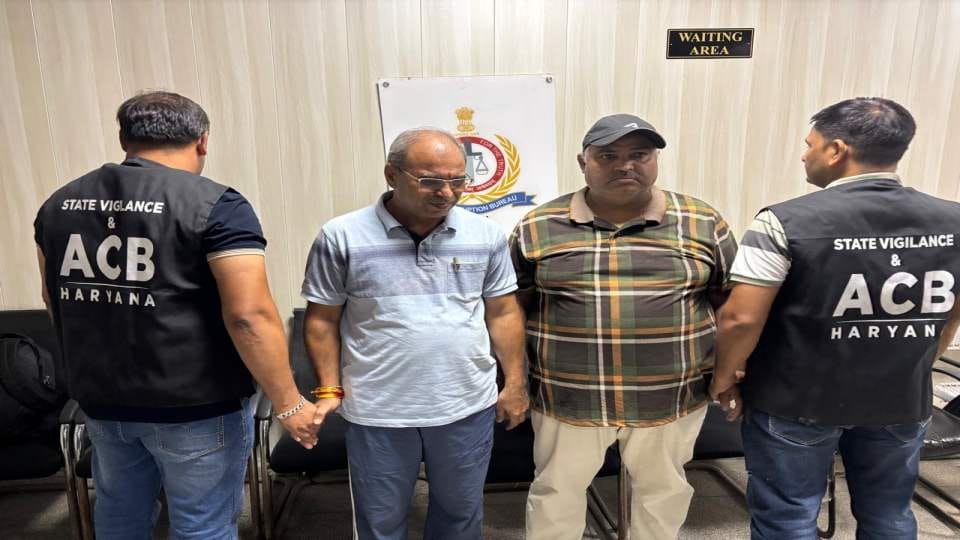 JE and SDO arrested for taking bribe in Haryana